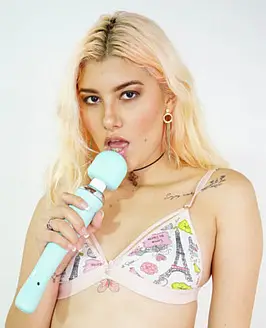 Bella Fox