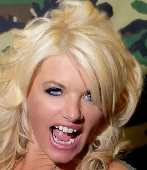 Vicky Vette