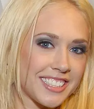 Kagney Linn Karter