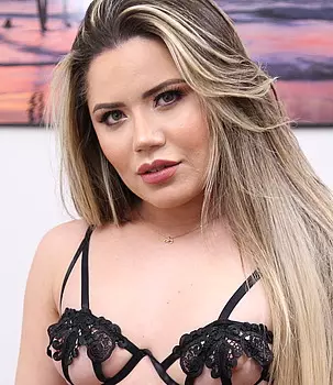 Yasmin Mineira