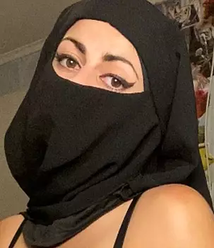 Mia Niqab