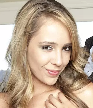 Ella Milano