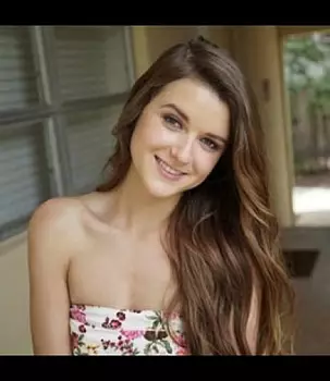 Alex Mae