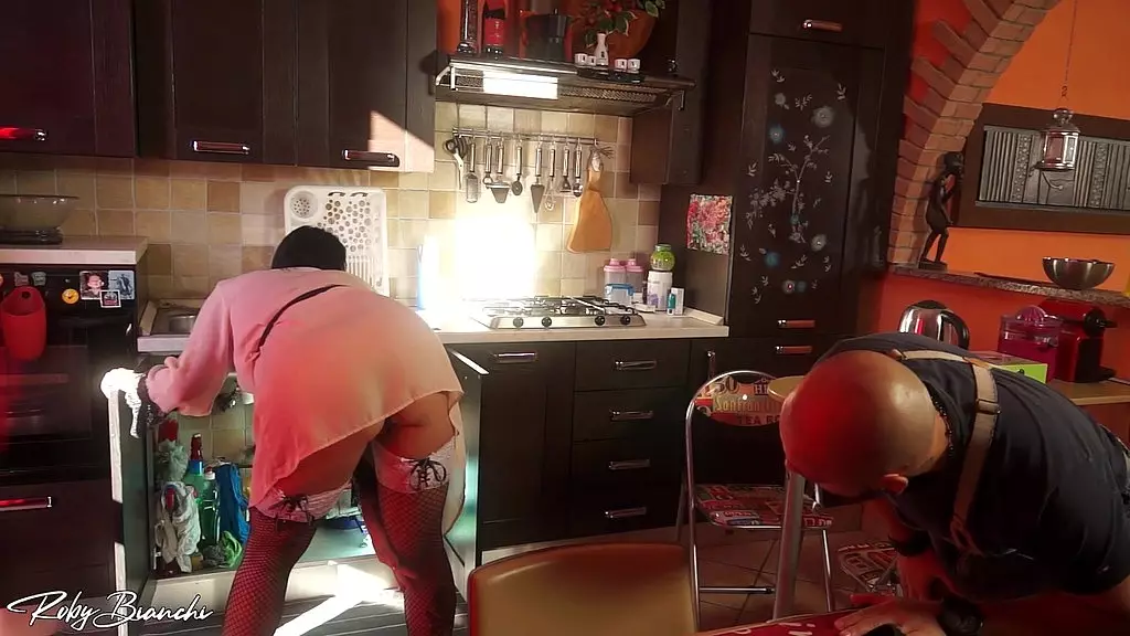 Ladymuffin Unleashes Squirting Frenzy with Hubby