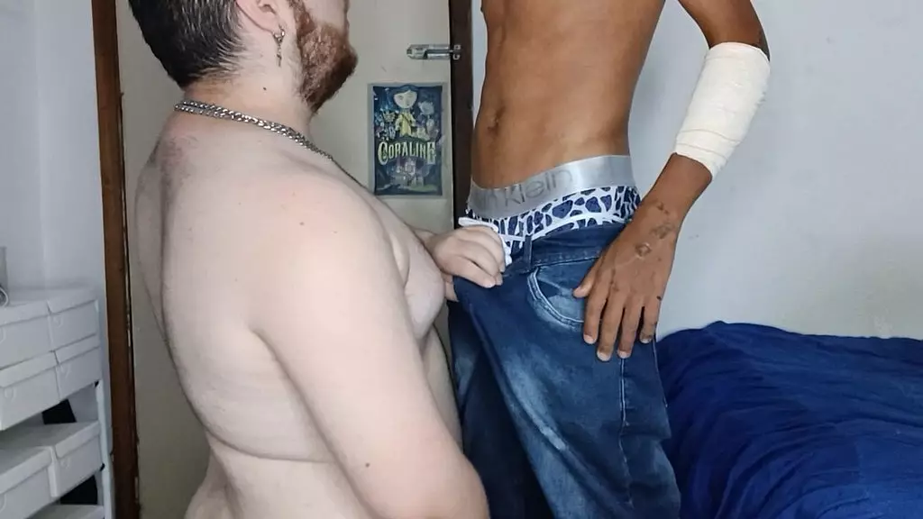 Motoboy Novinho Devours White Girl's Big Ass