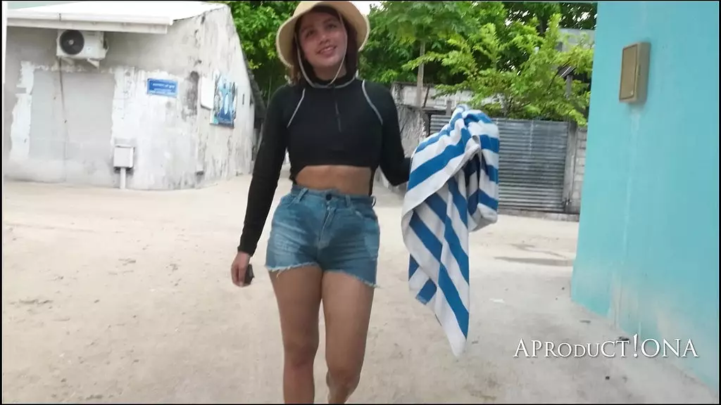 Marina Gold Peeing in Jeans on the Island