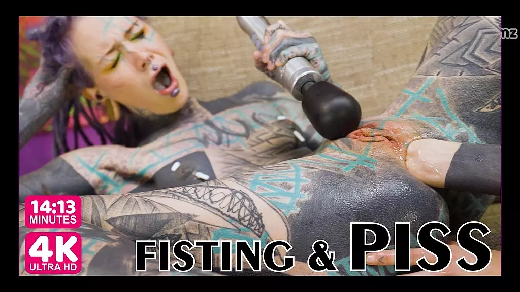 Goth Teen Anuskatzz Takes Extreme Anal Fisting