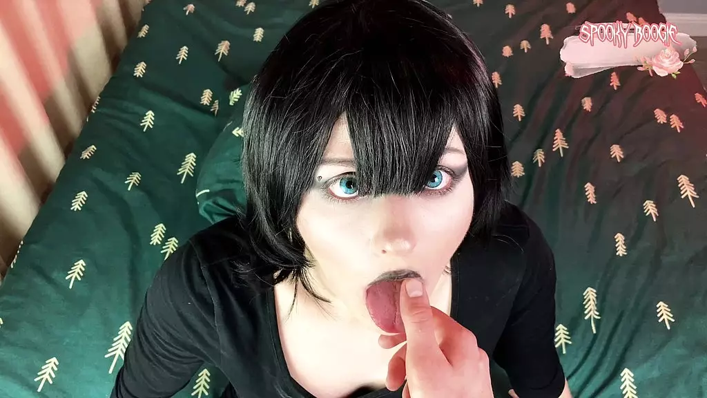 Mavis Dracula's Seductive Vampire Blowjob