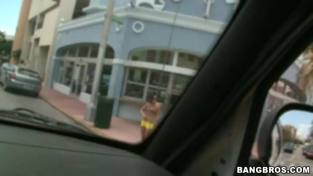 Out-of-Towners Get Wild on Bangbus!