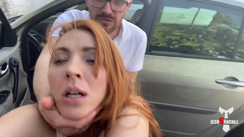 Cachonda Wife Gets Facial in Public Parking
