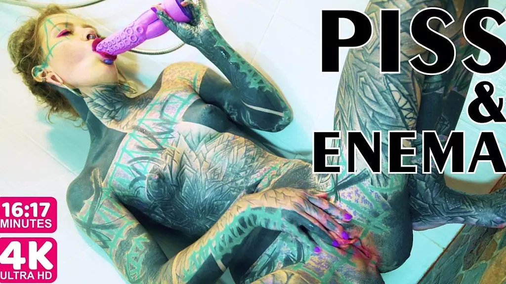 Tattooed Babe Anuskatzz Unleashes Anal Fury in Shower