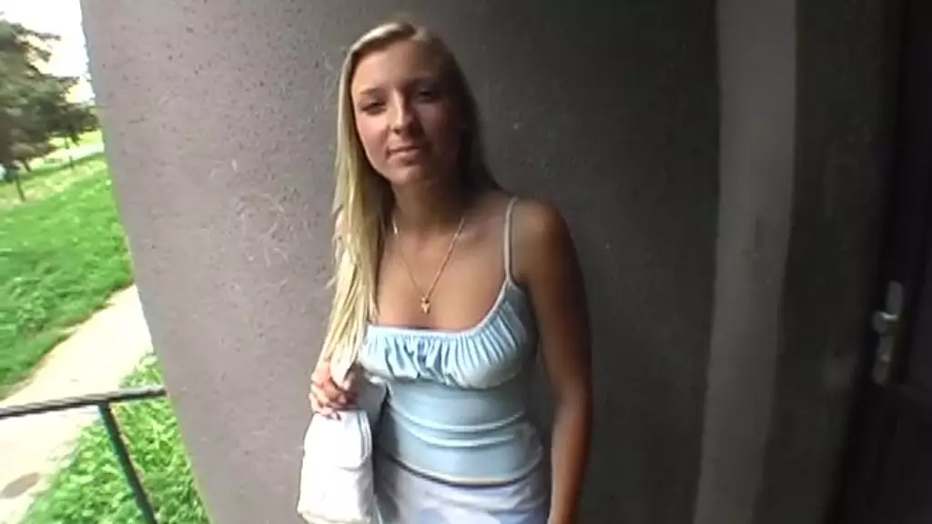 Beach Babe Donna Gets Anal Invasion