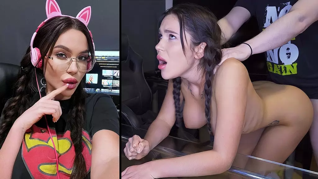 Latina Gamer Bambola's Intense Fuck Session