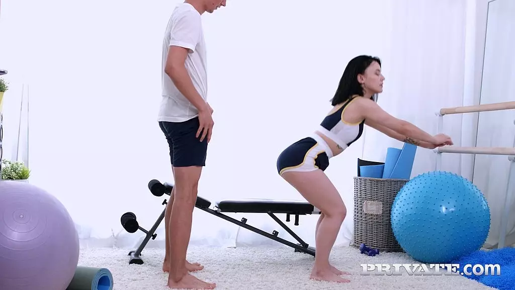 Mia Parker's Morning Anal Routine