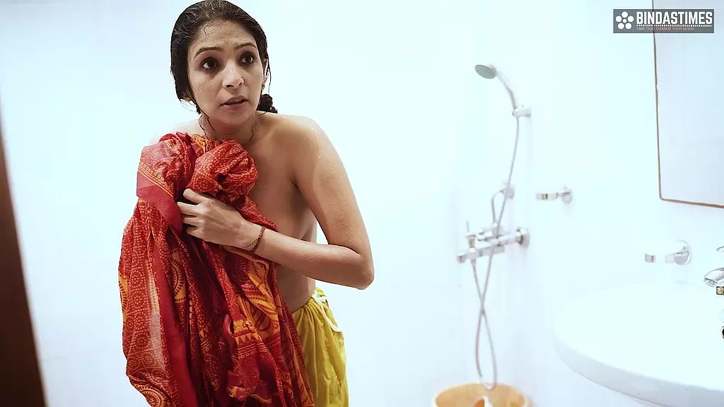 Tharki House Owner Fucks Kaamwalibai in Empty House
