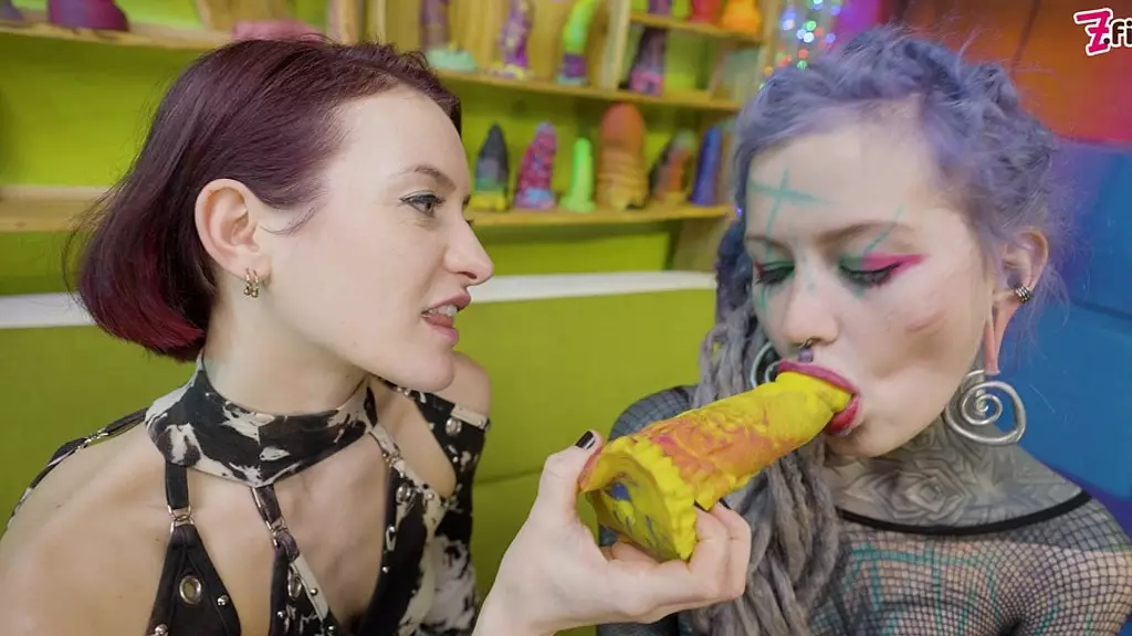Anal Play Queens: Big Toys and Prolapse Fun