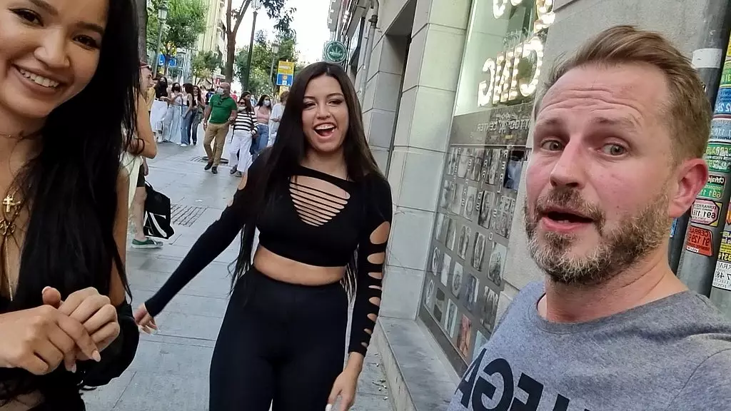 Lost Tourist Scored a Wild Threesome with Asia Vargas and Camila Palmer