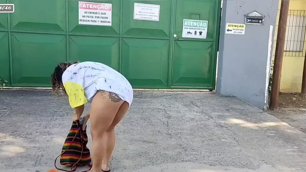 Hot Brunette Blowjob on the Streets