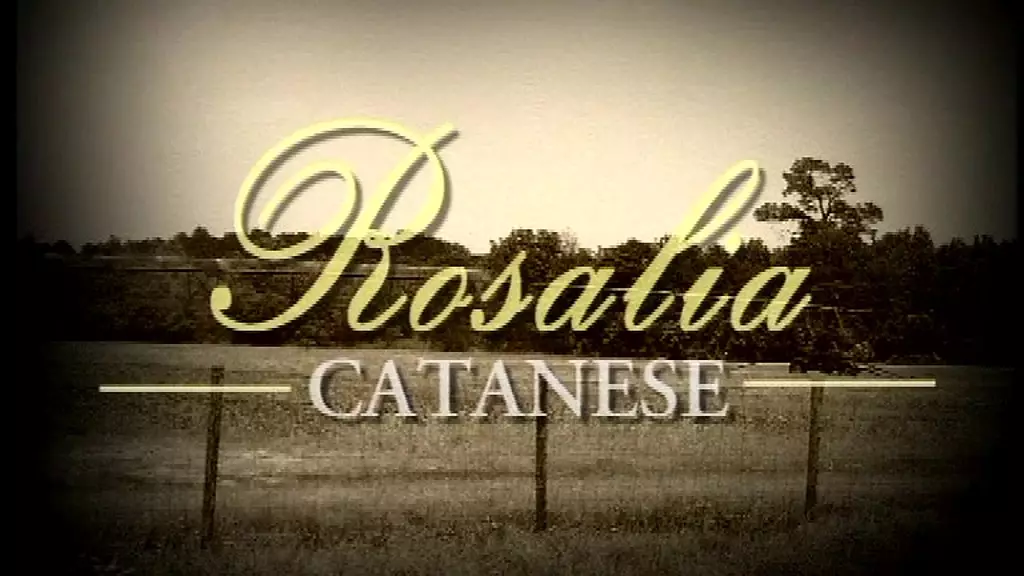 Lesbian Milf Rosalia Unleashes Her Wild Side in Italy