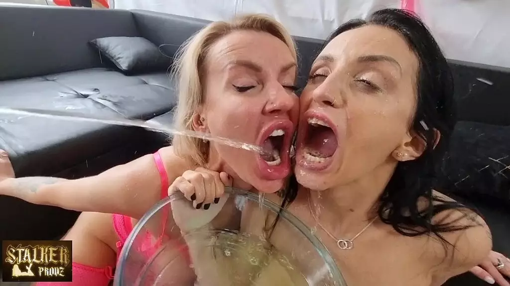Elen Million & Vitoria Vonteese in Wild 2-on-2 Romp