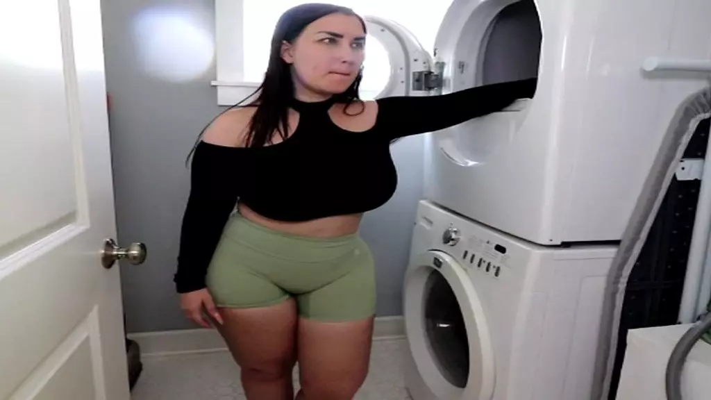 Milah Romanov's Pissy Mess