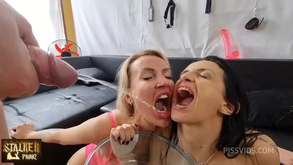 Black Friday Frenzy: Elen Million & Vitoria Vonteese Extreme Anal Adventure