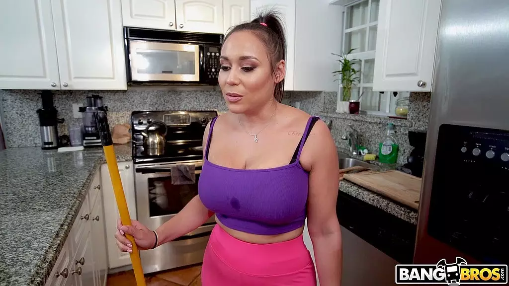 Stepdad's Lucky Fuck: Rebecca's Yoga Pant Tease