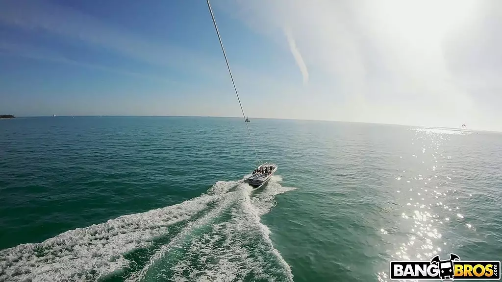Kira's Wild Beach Day: Twerking, Parasailing & Anal Fun!