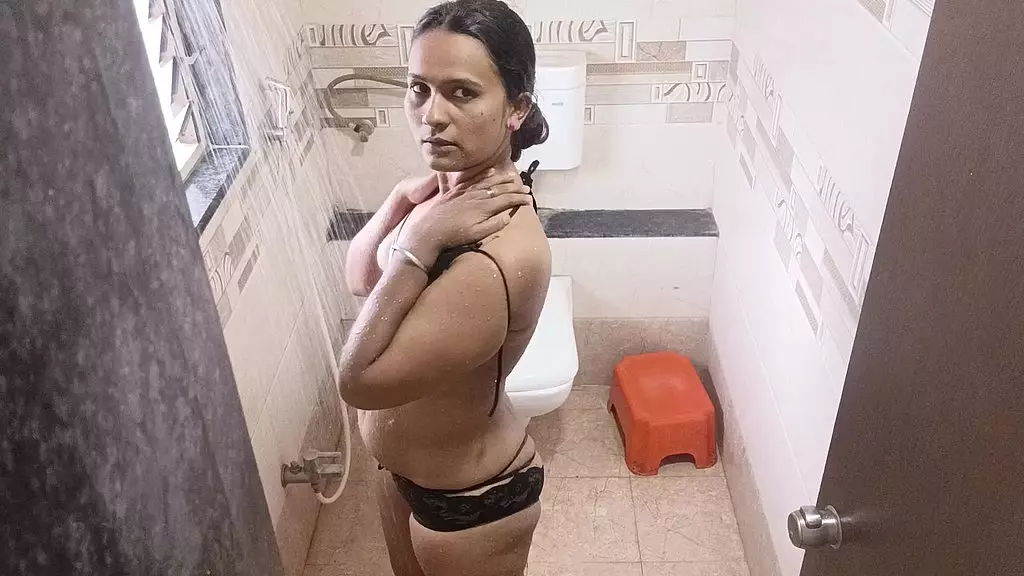 Indian Wife Takes BBC in Shower