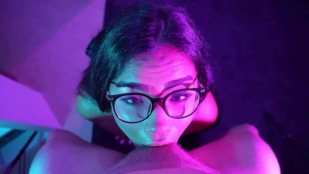 Nerdy Latina Summer Col Blows Husband in Glasses