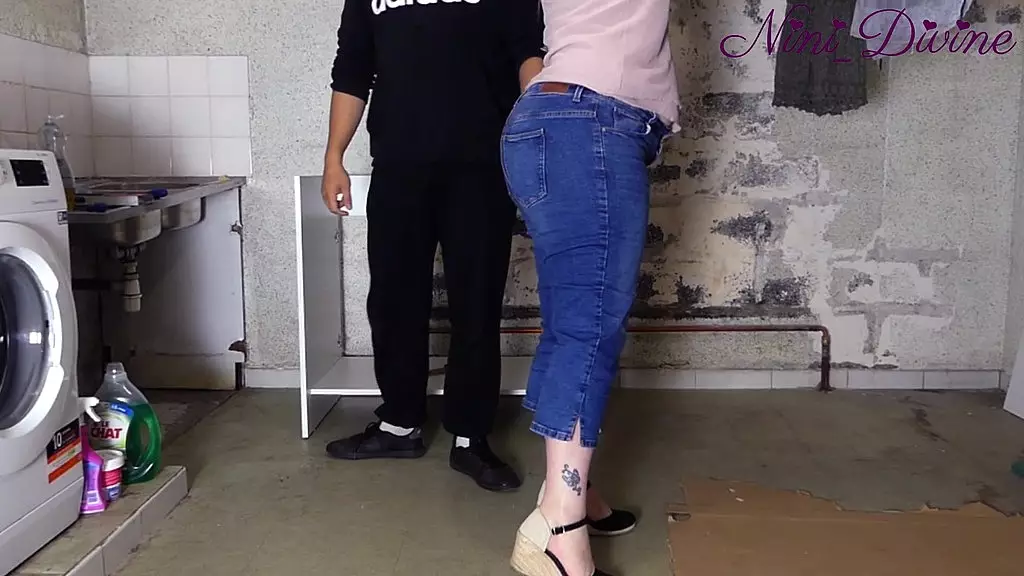 Latina MILF Nini Divine Gets Fucked Hard