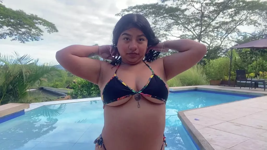 Sofiaxxx10 Facefucked by the Pool