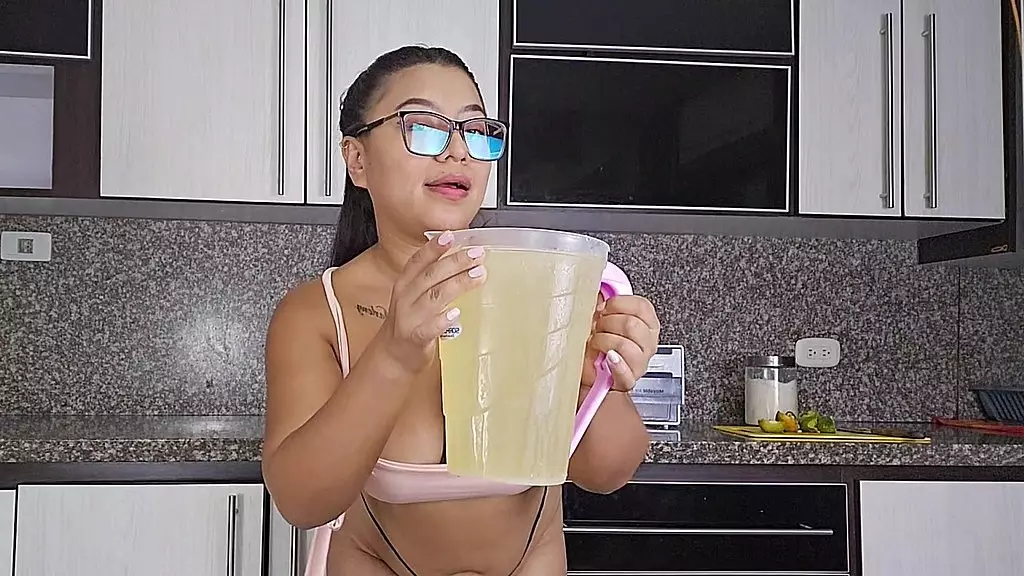 Lesbian Latina MILF Sofiaxxx10 Face Fucked