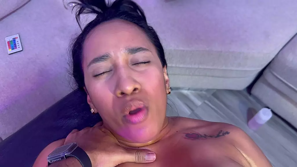 Latina Stepmom Leyne Rodriguez Gets Anal Creampie Massage