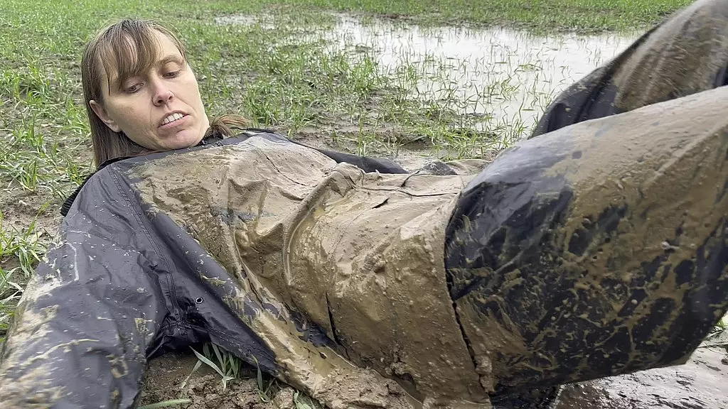 Muddy Rainy Day Blowjob Escapade