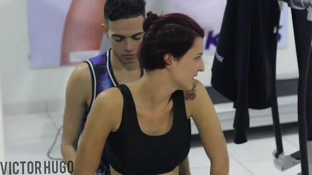 Ruiva Gaucha Bareback Hookup in Public Toilet