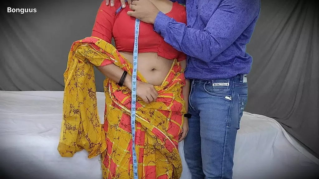 Desi Bhabhi Riya Fucked by Dress Tailor