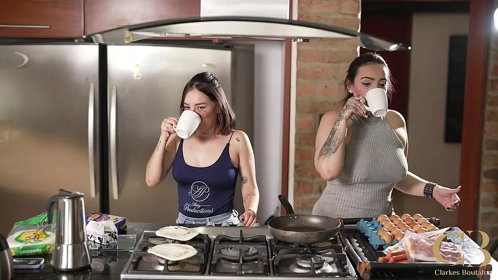 Colombian Anal Queens Serve Breakfast and BBC