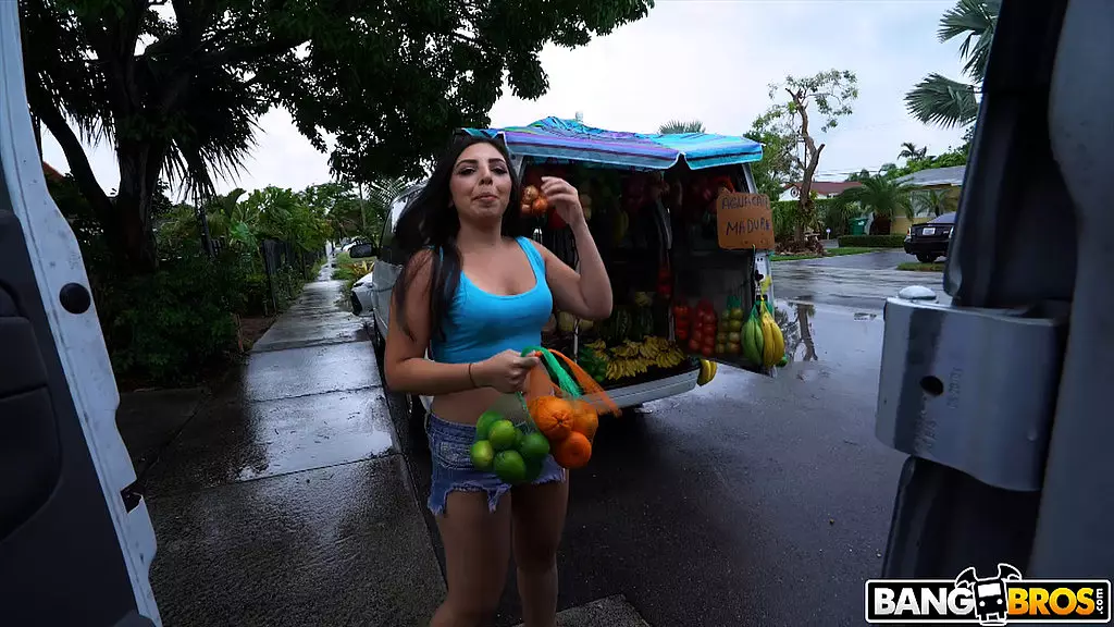 Fruit Lady Luna's Naughty Ride