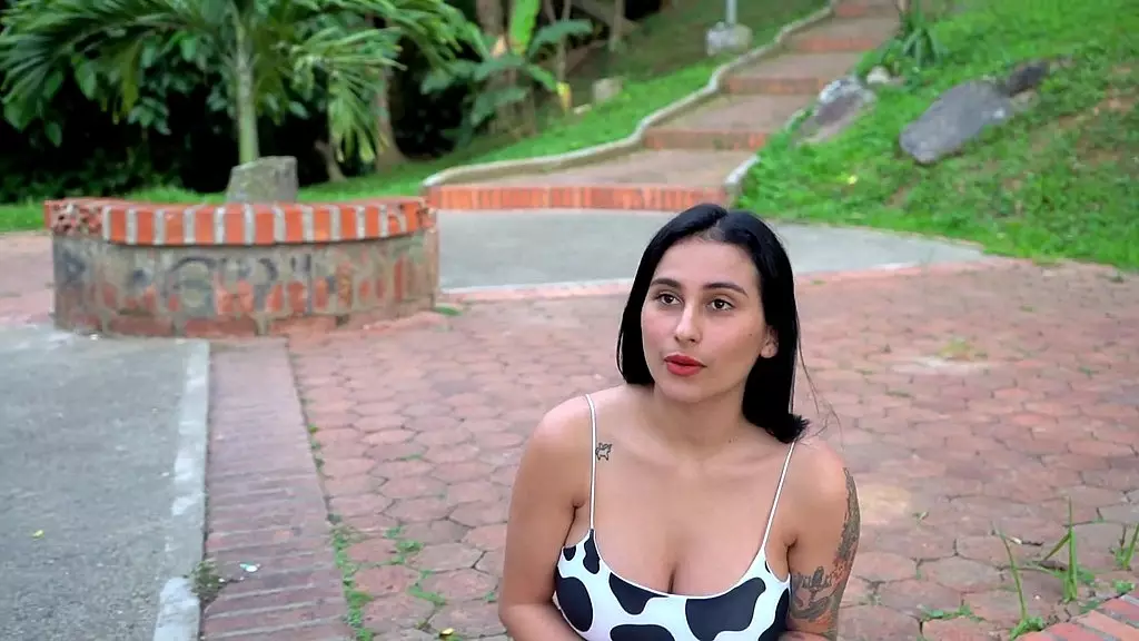 Latin Bombshell Jennifer Play Takes it All