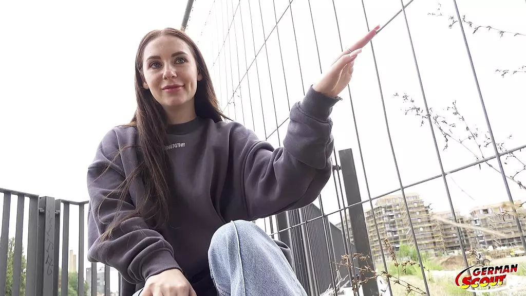 Teen Temptress Emma Evans in Hardcore Casting