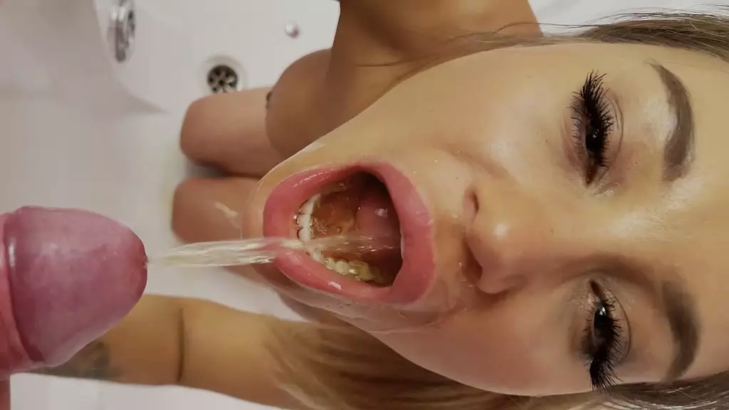 Monika Fox Takes Golden Shower from Hung Cops
