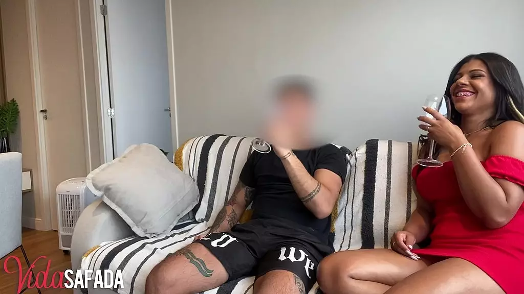 Atleta Estrangeiro Fucks Julia Casal Hard and Fast