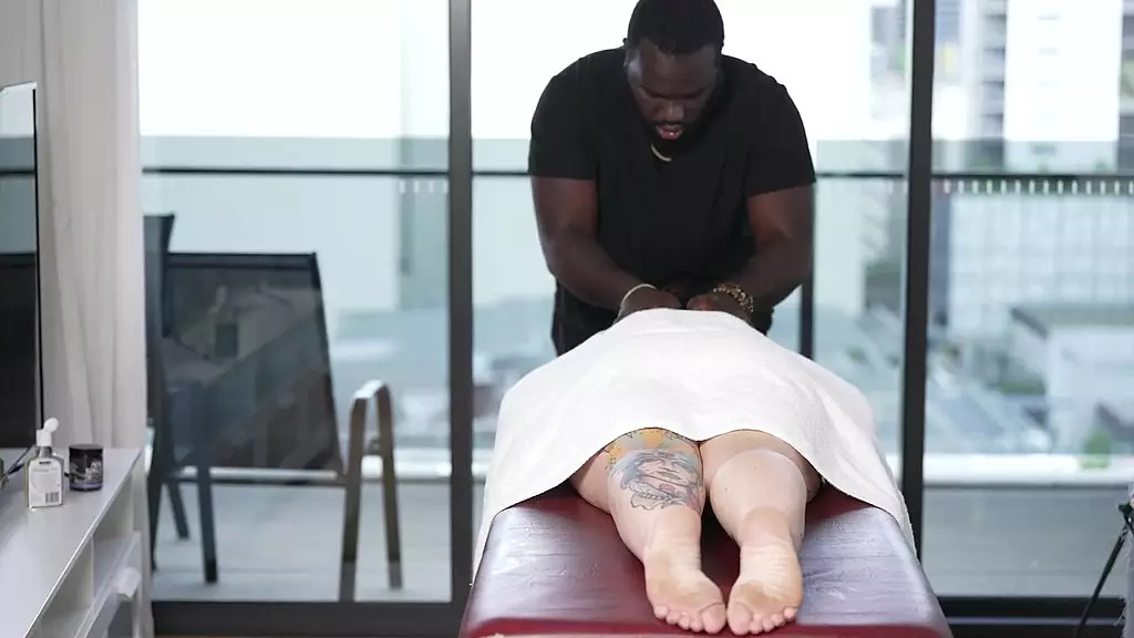 American BBC Masseuse Fucks Aussie Milf to Creampie