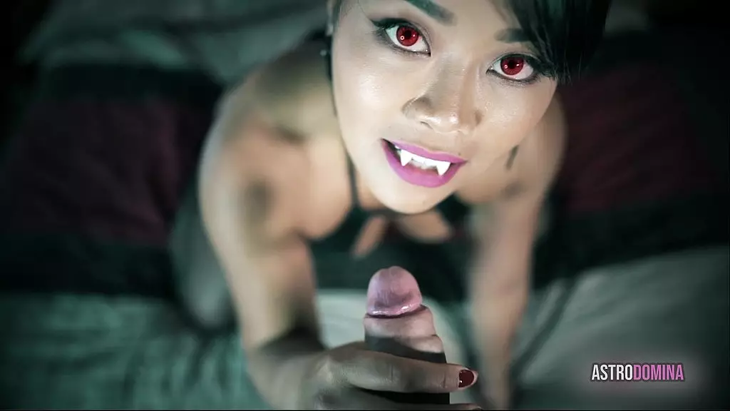 Vampiress Sydney's Anal Domination