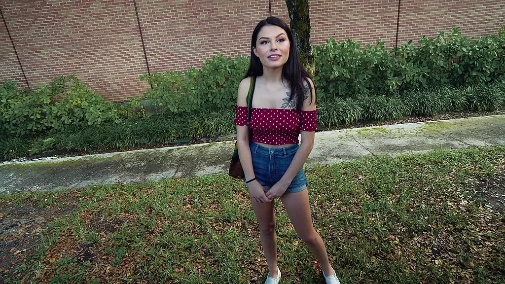 Cheating Latina GF Fucks for Cash