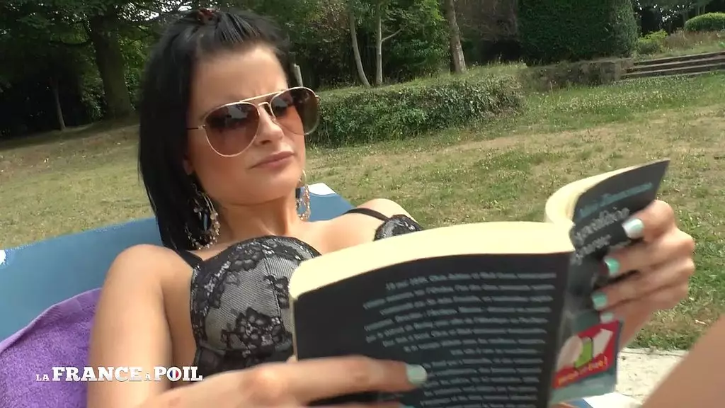 Naughty Housewife Alicia Gets Analized | Lafranceapoil