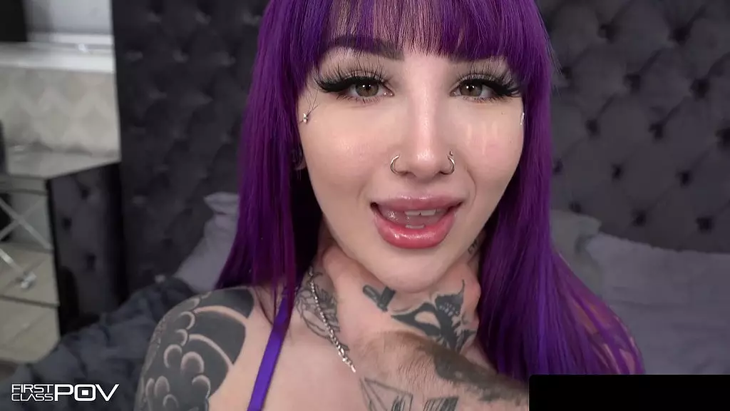 Valerica Steele's Squirting Facial Fantasy