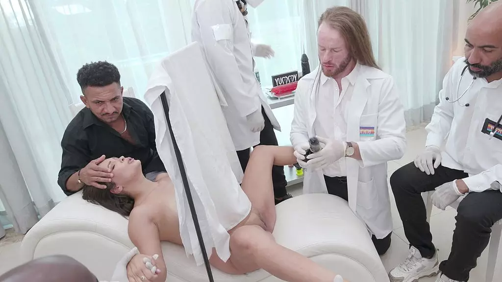 Pregnant Latina Lollynha's Naughty Doctor's Visit