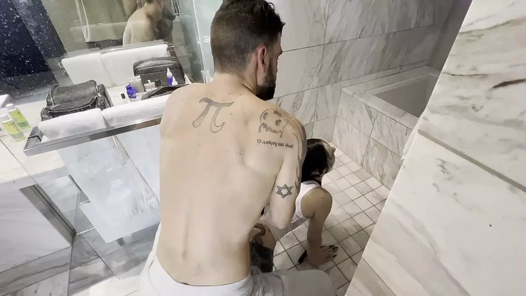 Vile Vixen's Anal Piss Orgy